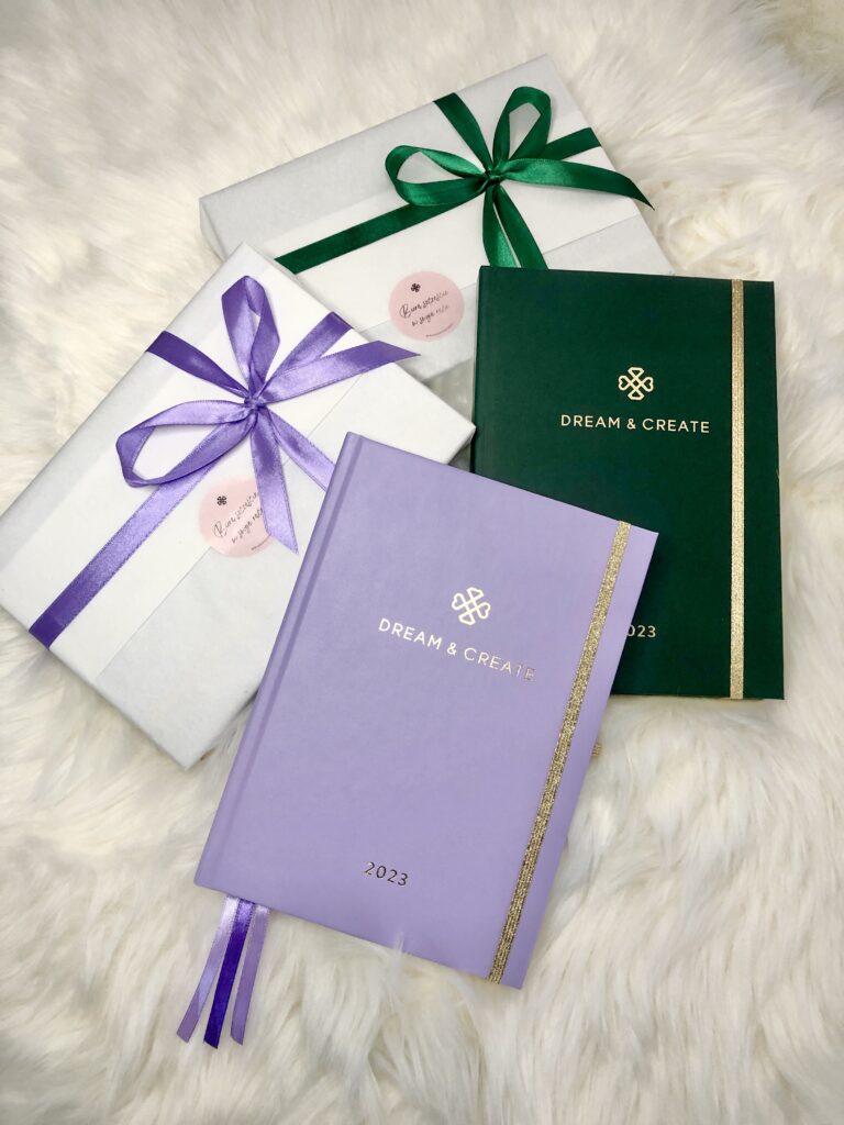 personalizowany lawendowy planer kalendarz dzienny 2024